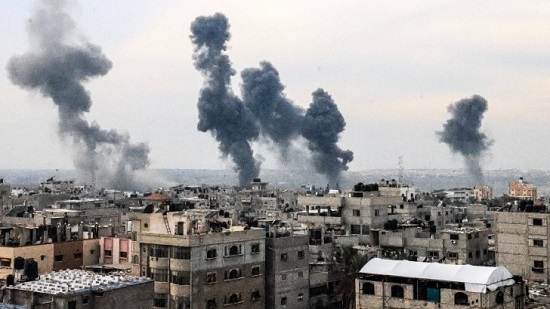  المدفعية الإسرائيلية تطلق قذائفها على المناطق الشرقية لمدينة رفح الفلسطينية