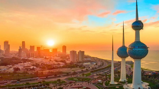 الكويت تعلن وقف إصدار تصاريح عمل للعمالة المصرية 